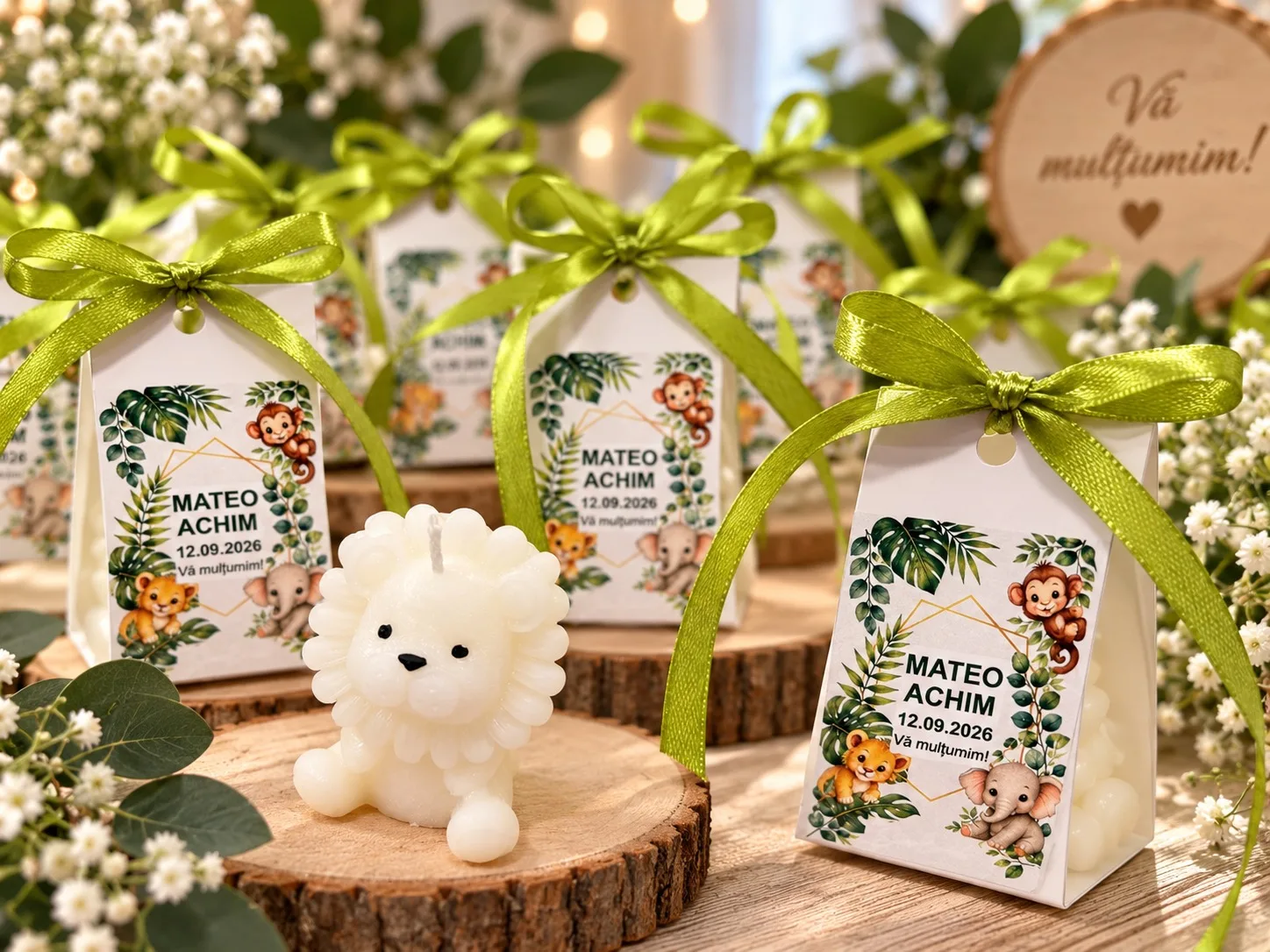Mărturie nuntă cu lumânare parfumată cu aromă florală în formă de miel, în pungă cu fundiță verde